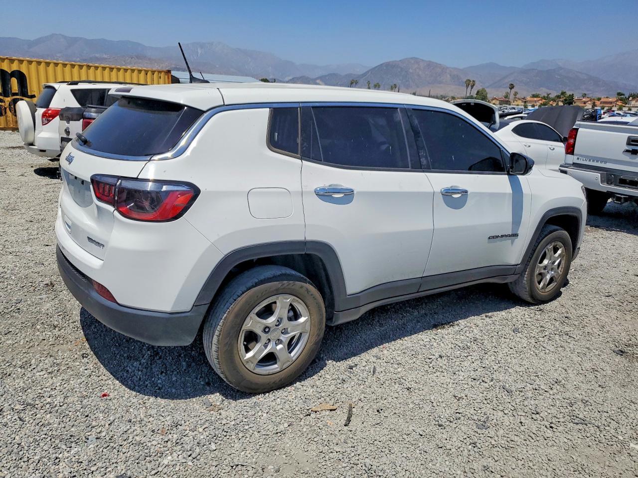 2022 Jeep Compass Sport - Фото 3
