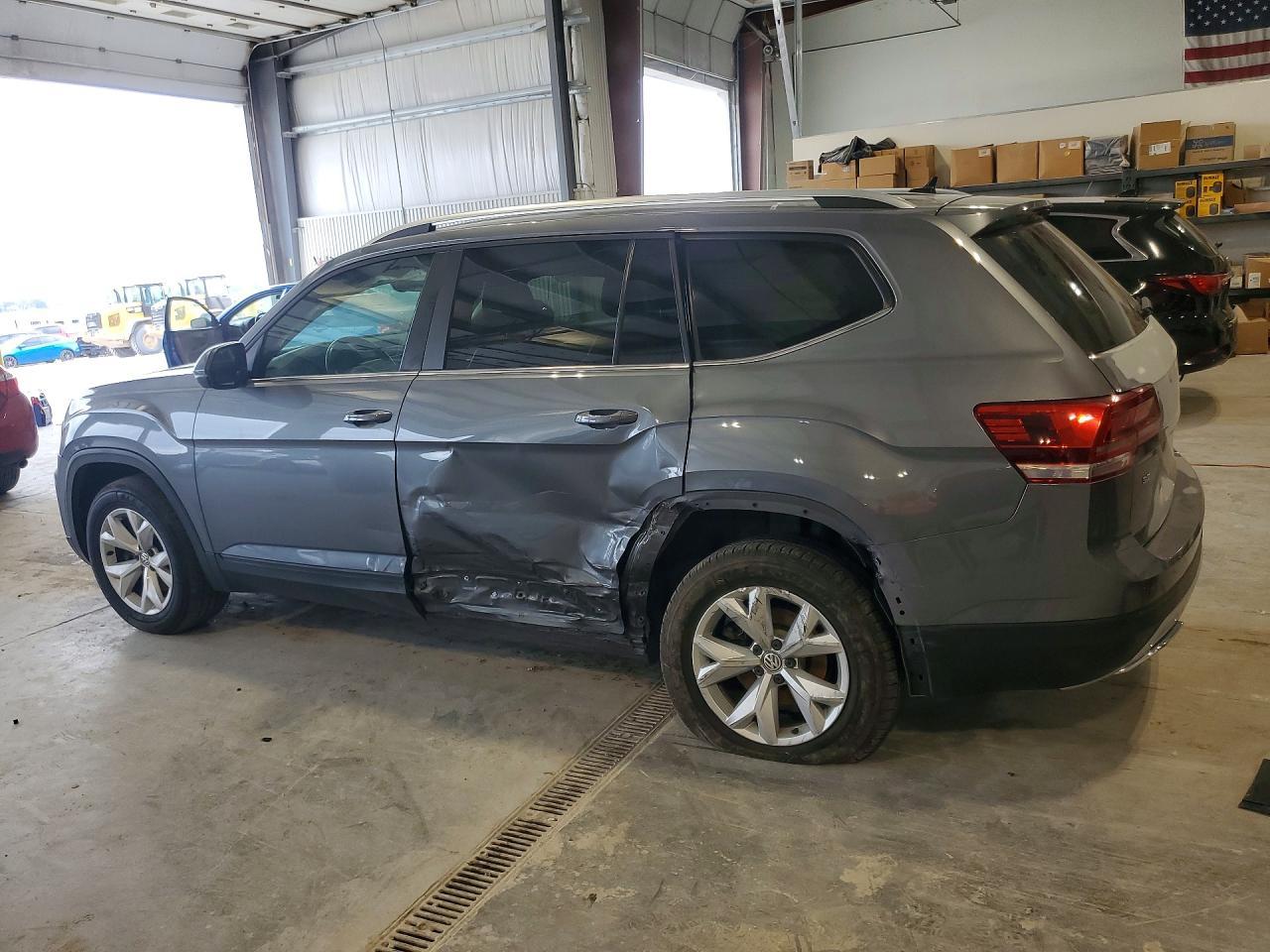2018 Volkswagen Atlas Se - Image 2