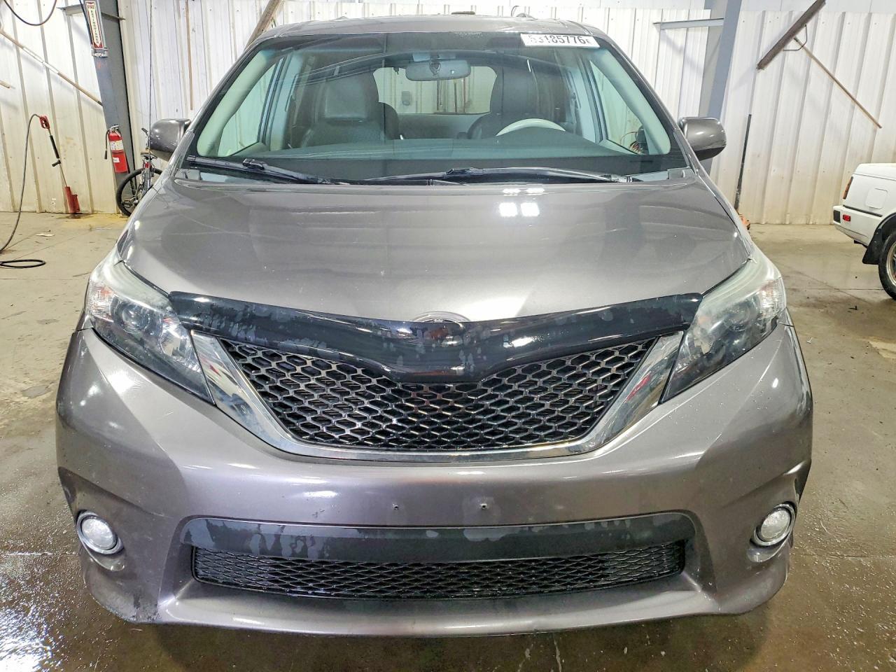 2014 Toyota Sienna Sport - Фото 5