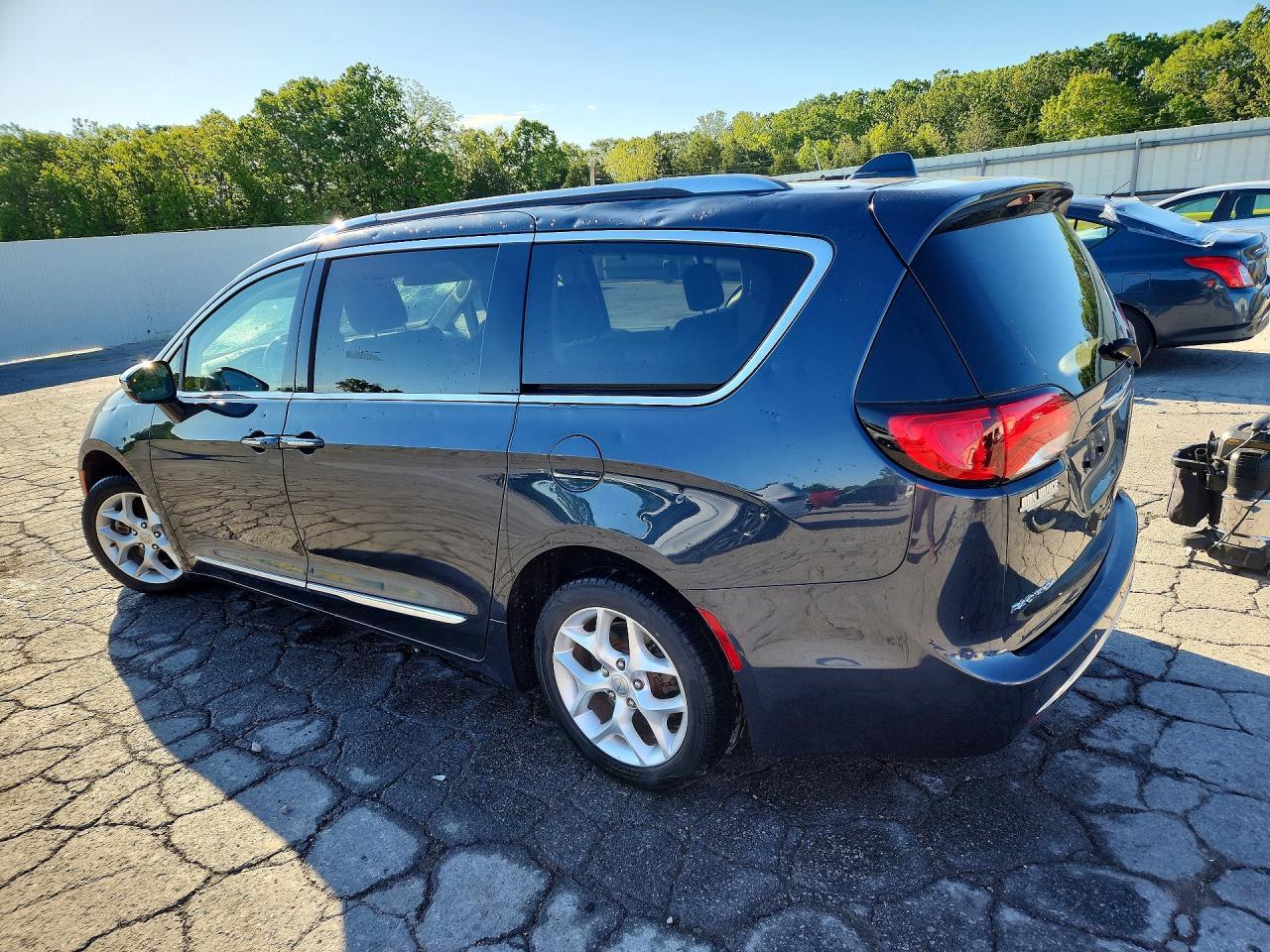 2020 Chrysler Pacifica Limited - Фото 2