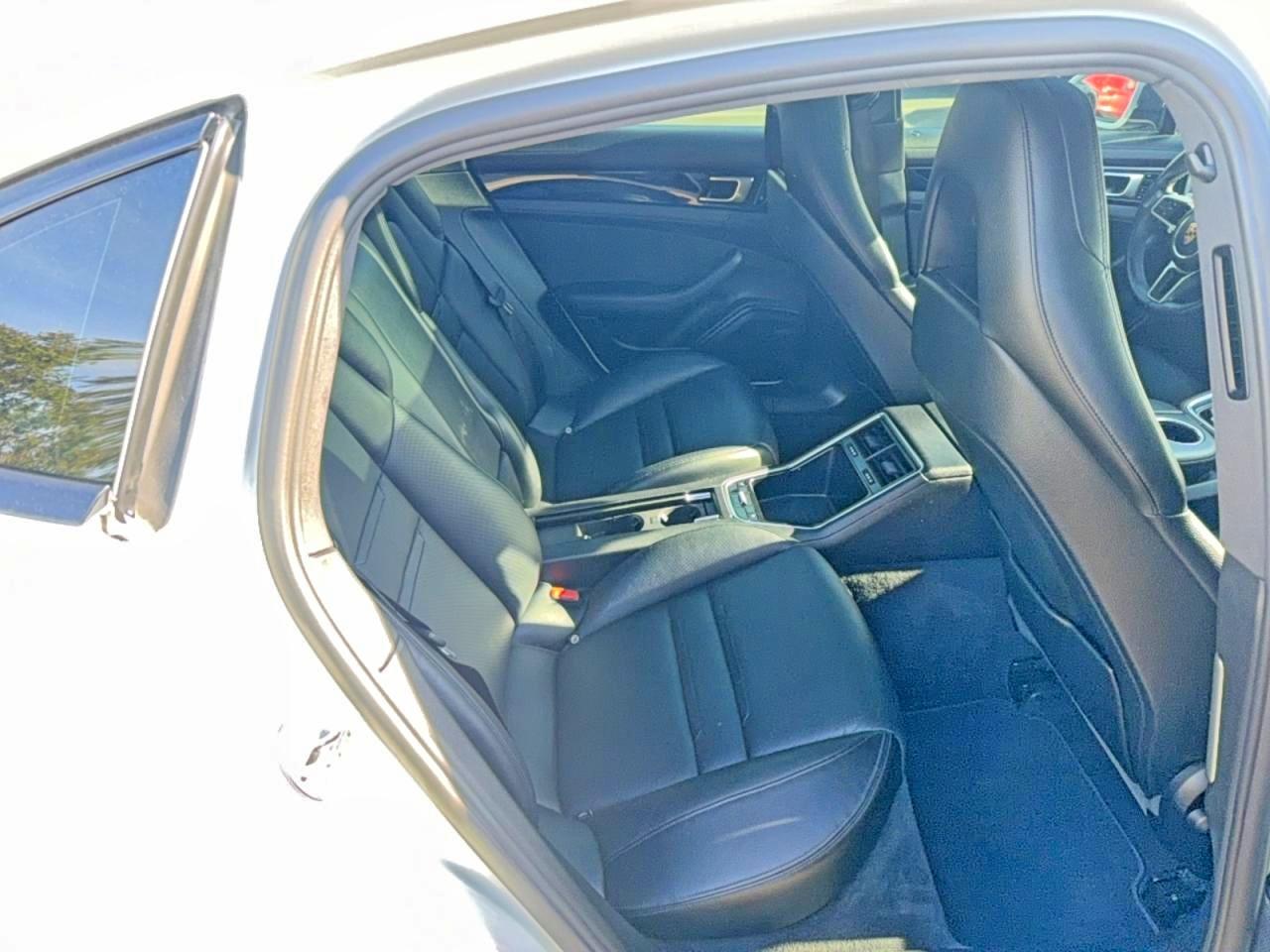 2017 Porsche Panamera 4 - Image 6