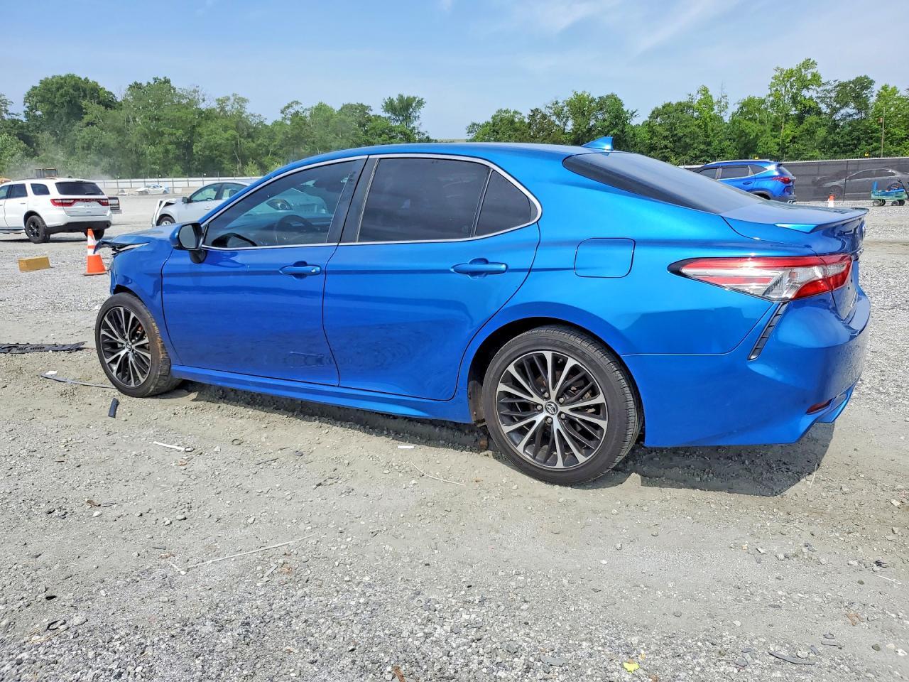 2019 Toyota Camry Se - Фото 2