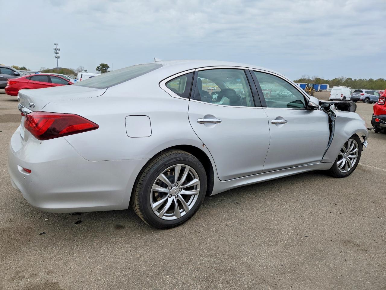 2019 Infiniti Q70 3.7 Luxe - Фото 3