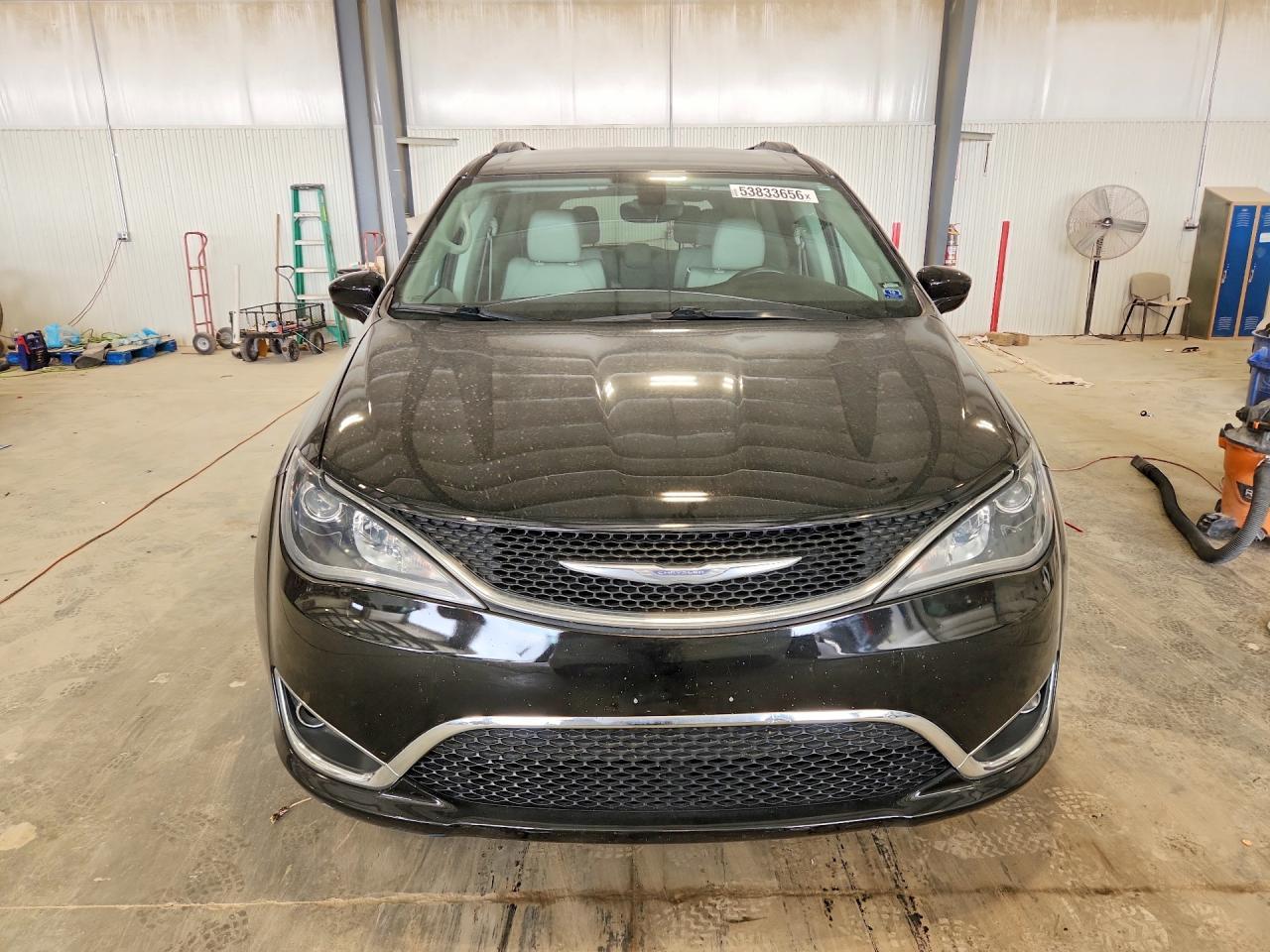 2017 Chrysler Pacifica Touring L - Image 5