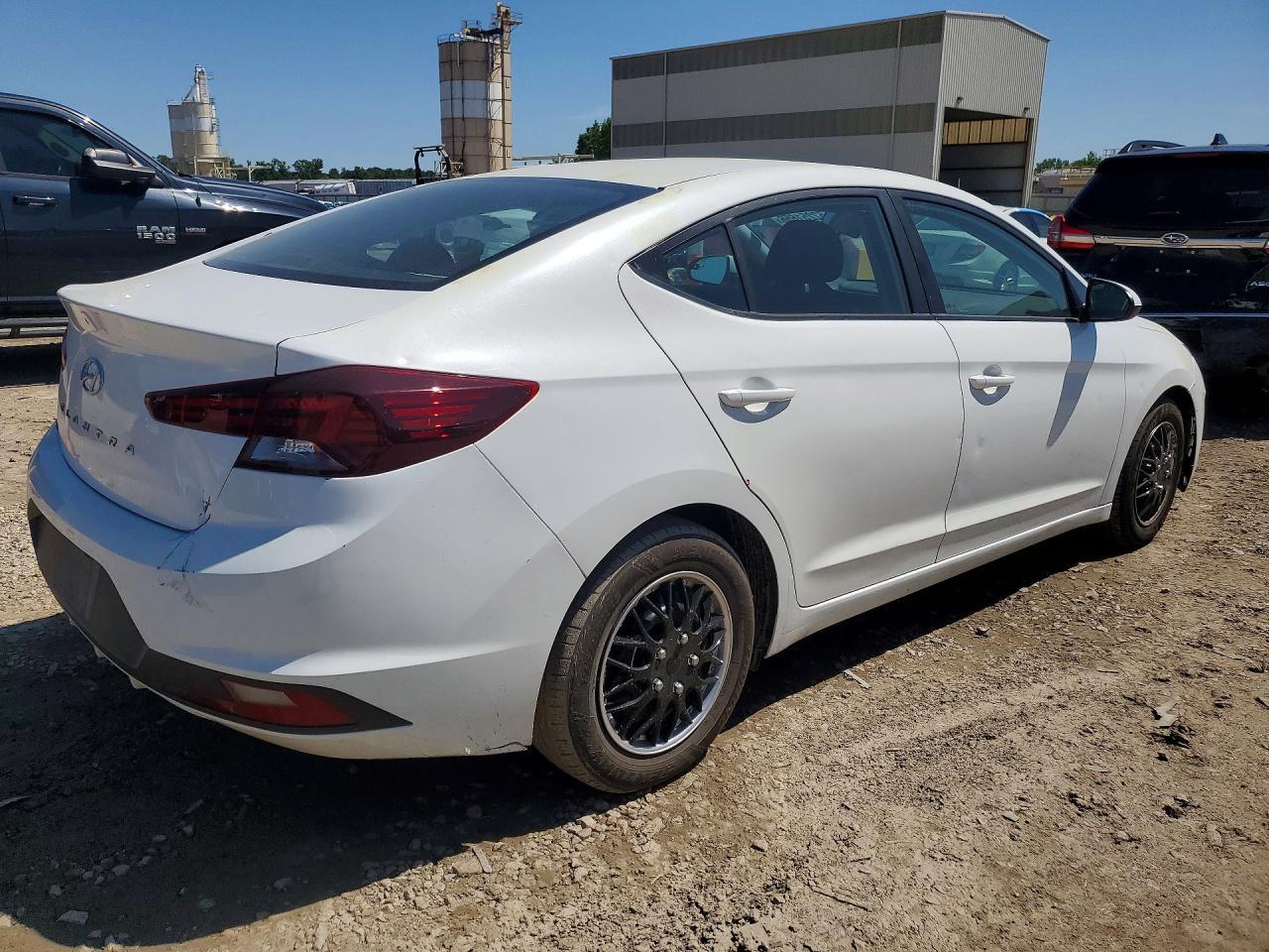 2020 Hyundai Elantra Se - Фото 3