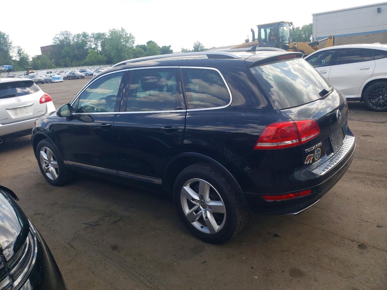 2011 Volkswagen Touareg V6 - Фото 2