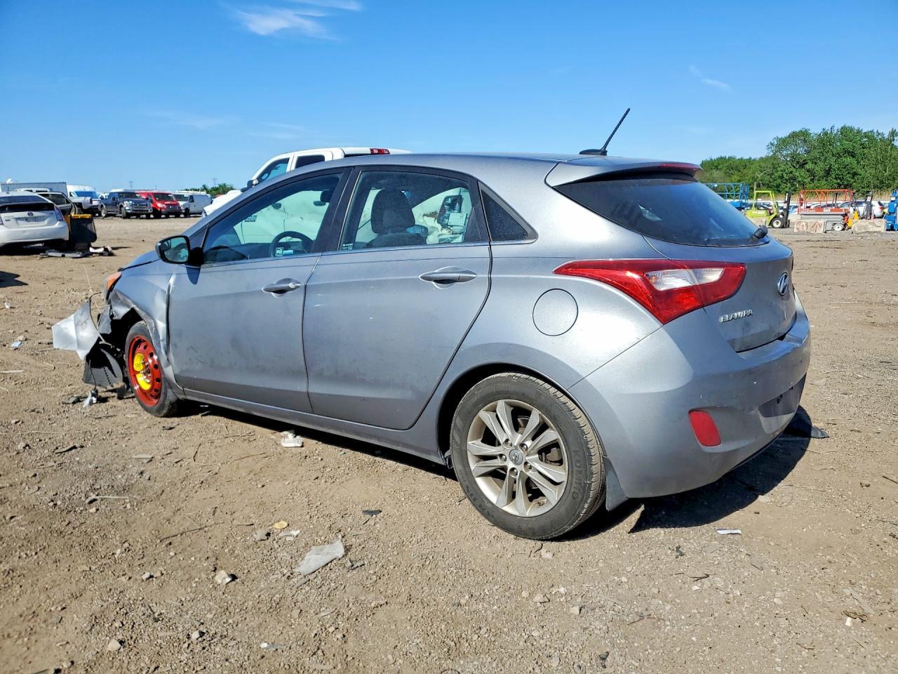 2014 Hyundai Elantra Gt Base - Image 2