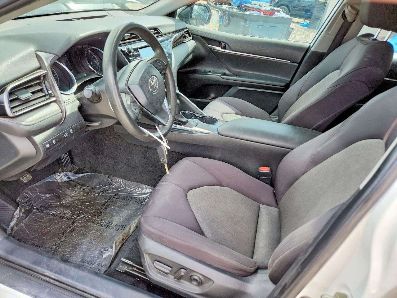 2020 Toyota Camry Le - Фото 7