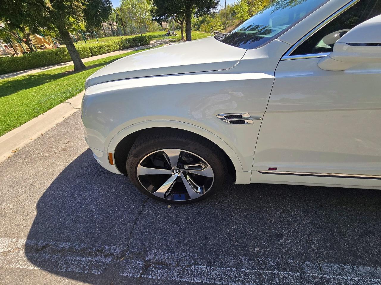 2017 Bentley Bentayga - Image 2