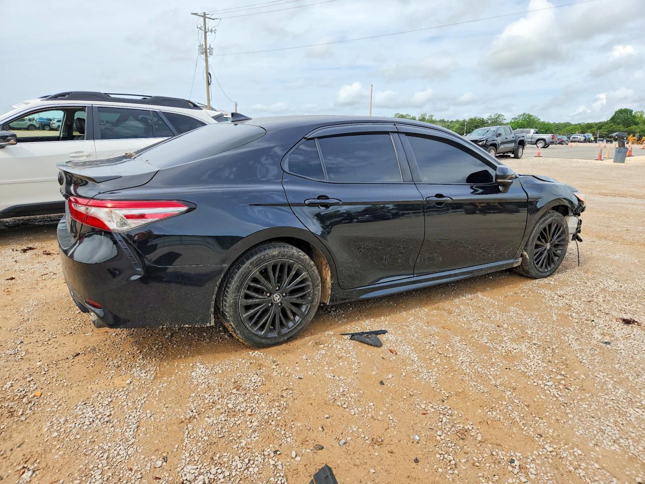 2019 Toyota Camry Se - Фото 3