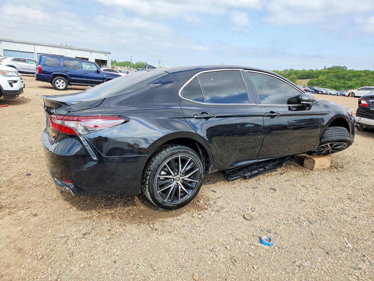 2024 Toyota Camry Se - Фото 3