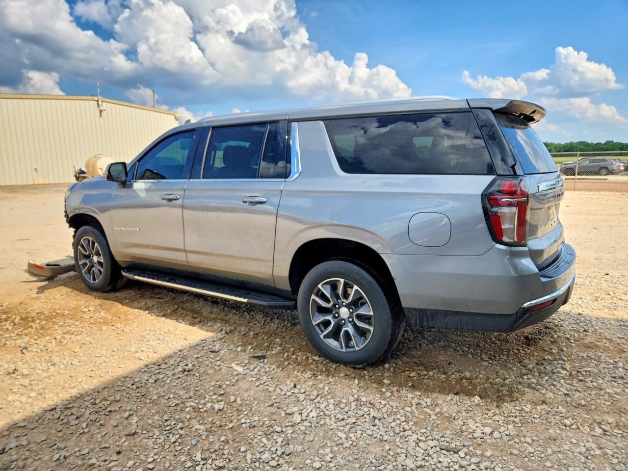 2023 Chevrolet Suburban C1500 Lt - Image 2