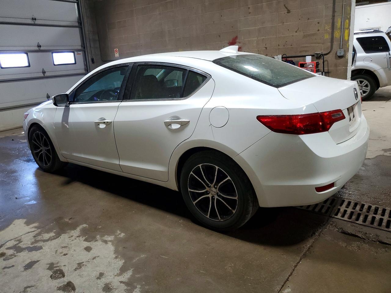 2013 Acura Ilx 20 Premium - Image 2