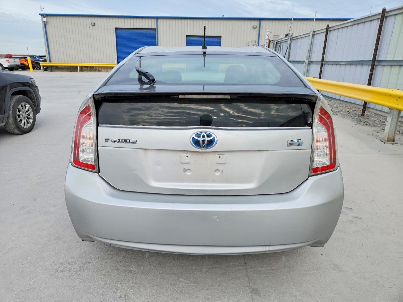 2015 Toyota Prius Two - Фото 6