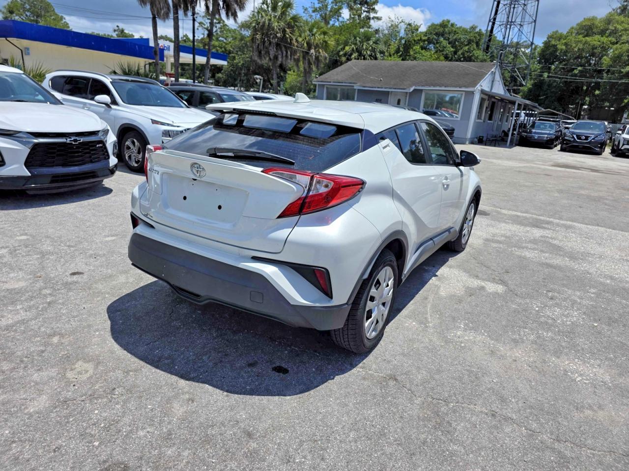 2021 Toyota C-Hr Le - Image 4