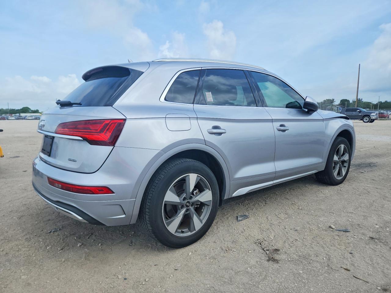 2022 Audi Q5 Premium 40 - Image 3