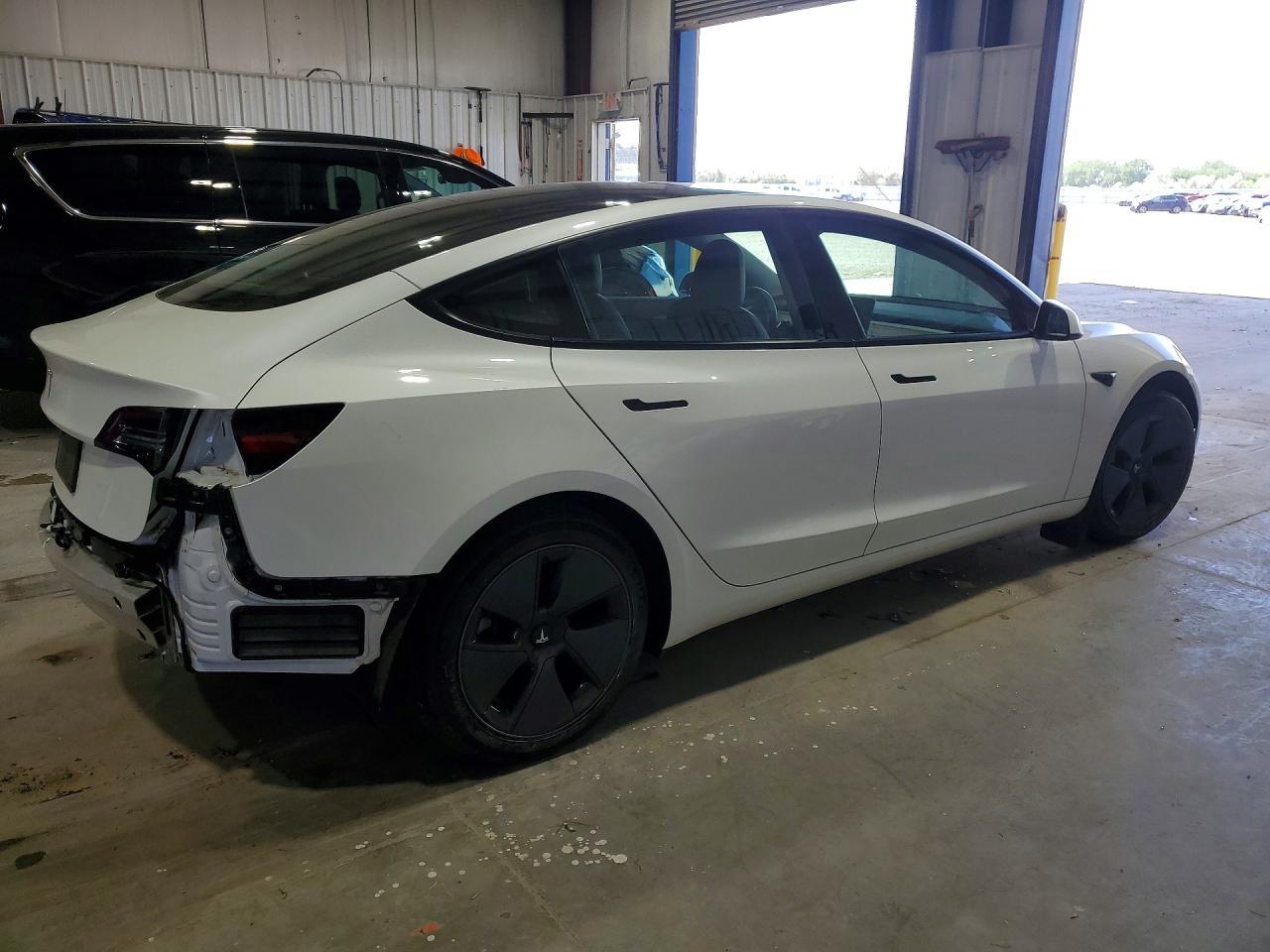 2022 Tesla Model 3 - Фото 3