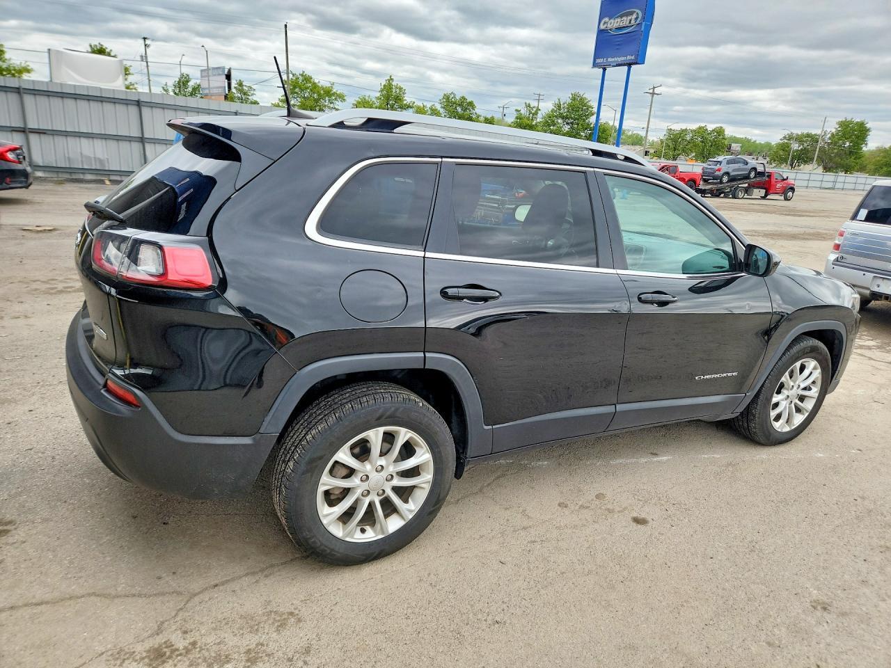 2019 Jeep Cherokee - Image 3