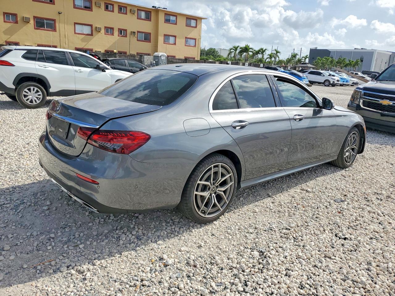 2022 Mercedes-Benz E 350 - Фото 3