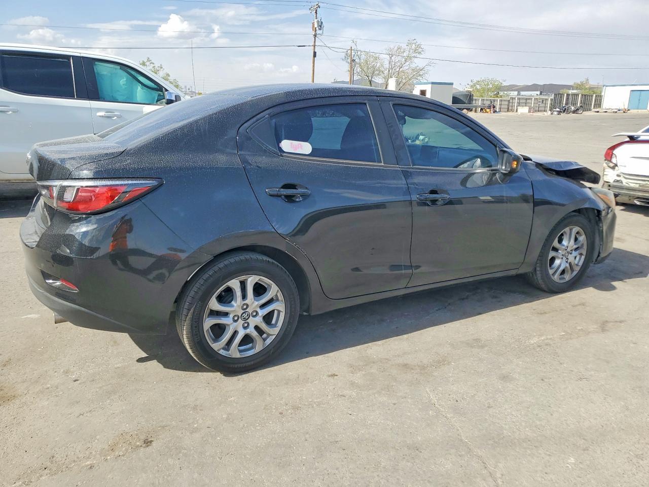 2018 Toyota Yaris Ia Base - Фото 3