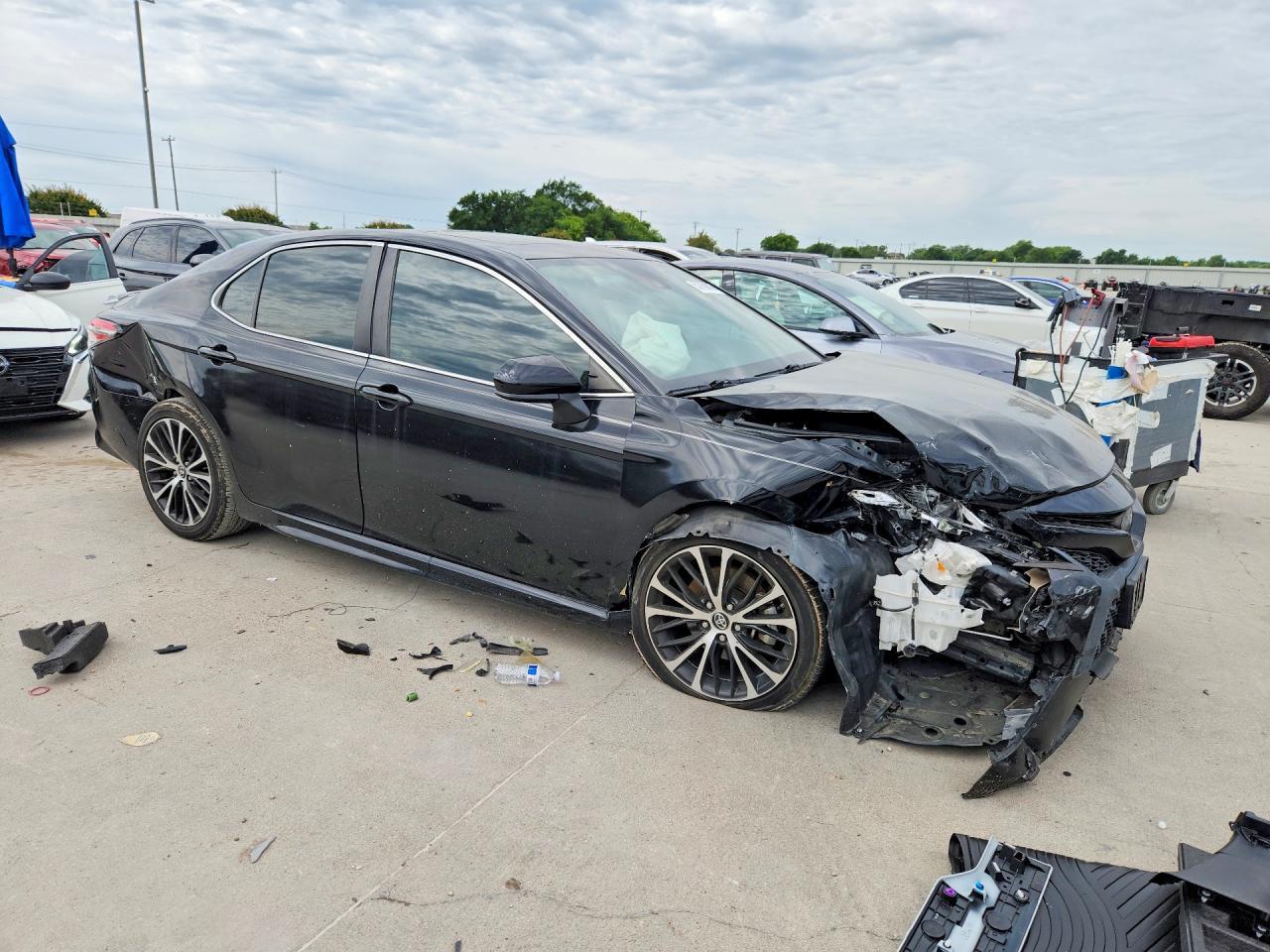 2019 Toyota Camry Se - Фото 4