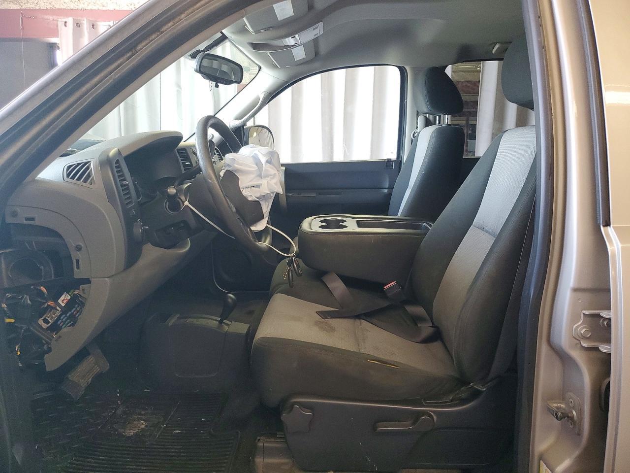 2009 GMC Sierra K1500 - Image 7