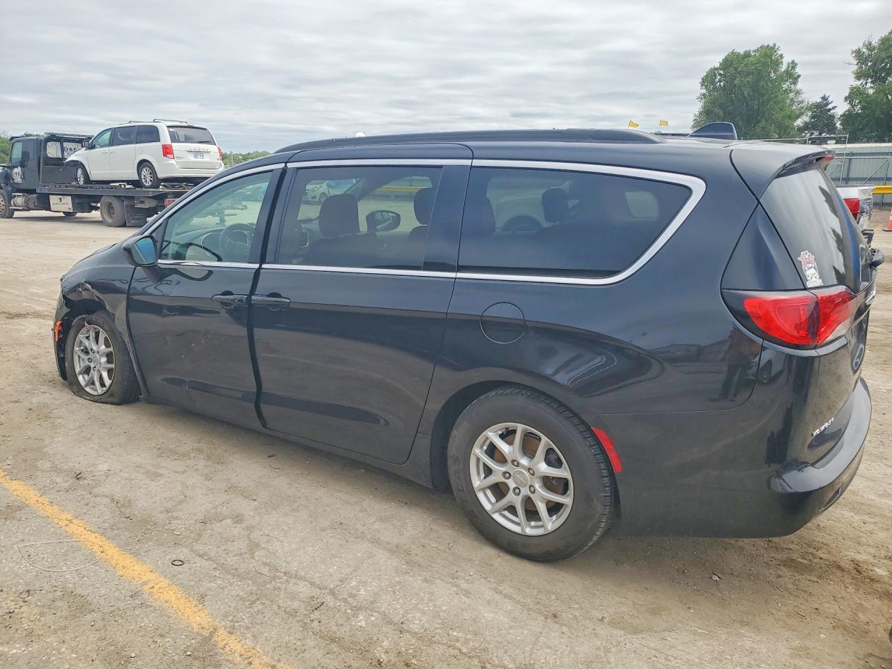 2020 Chrysler Voyager Lxi - Фото 2