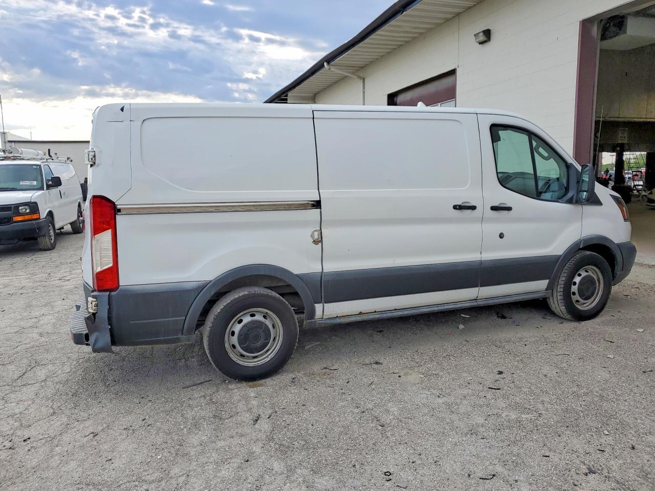 2016 Ford Transit T-150 - Фото 3