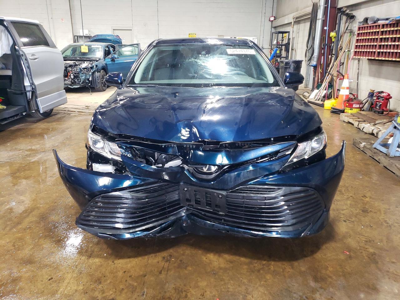 2019 Toyota Camry Le - Фото 5
