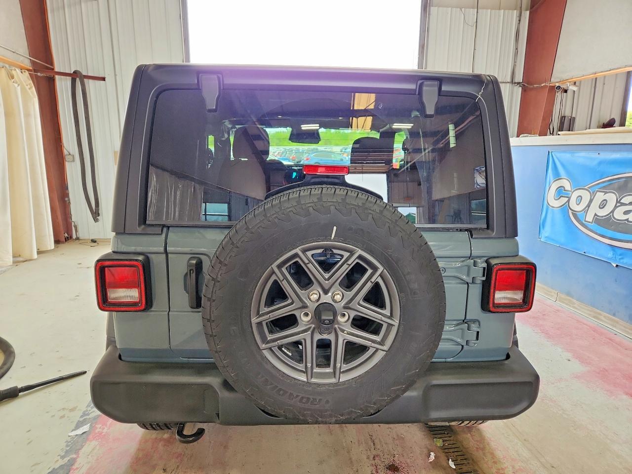2025 Jeep Wrangler Sport - Фото 6