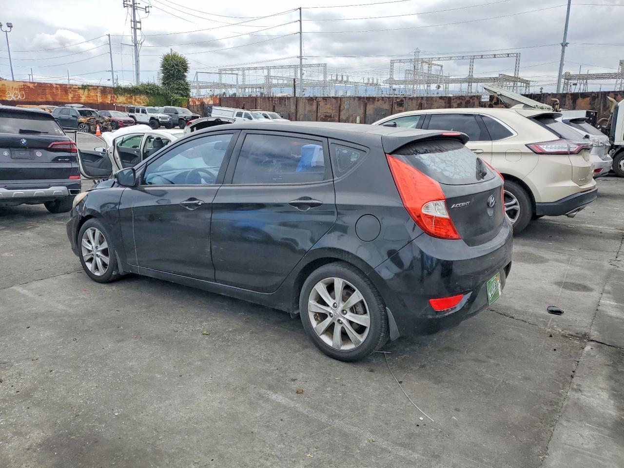 2013 Hyundai Accent Se - Фото 2