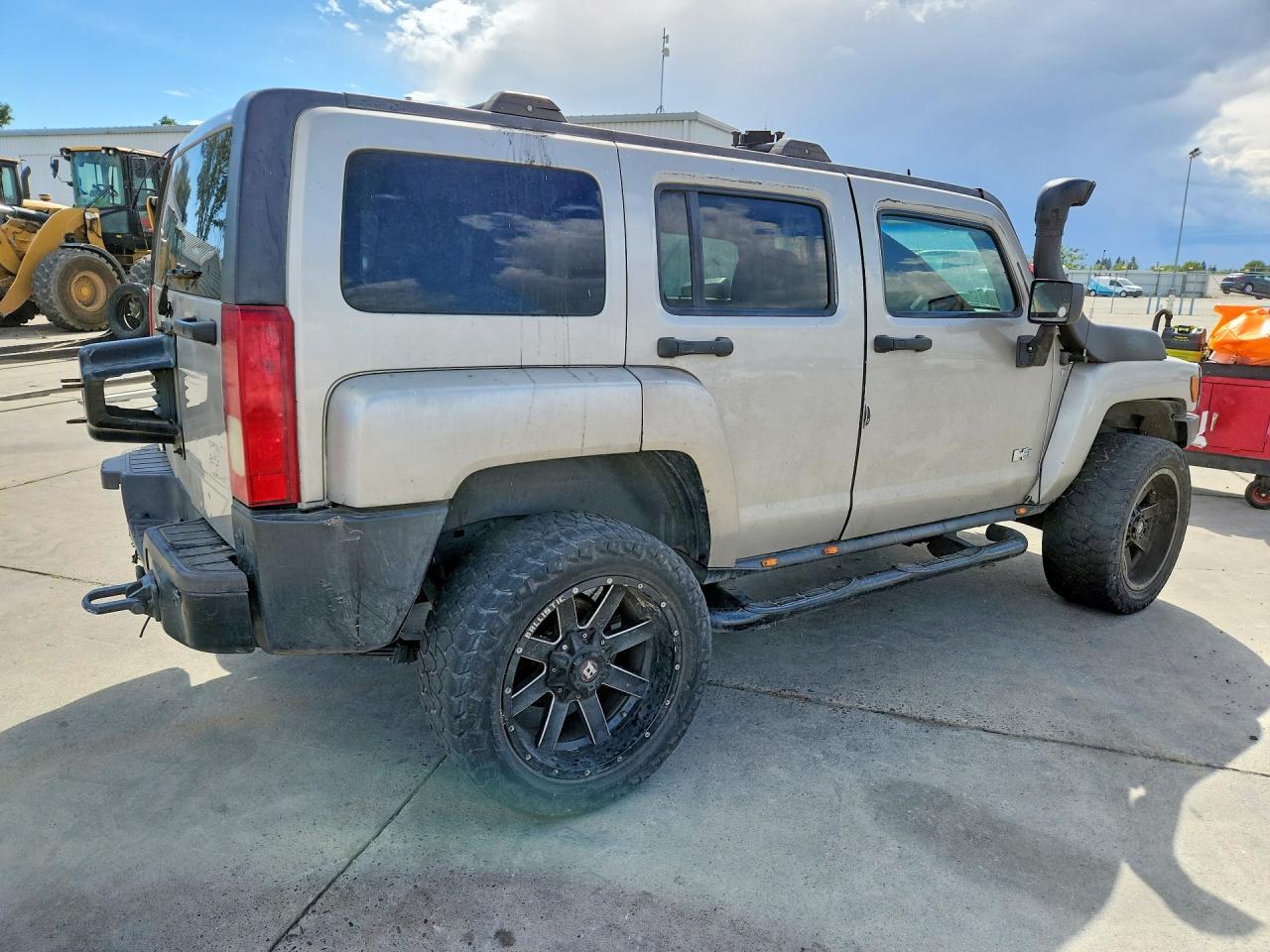 2009 Hummer H3 - Image 3