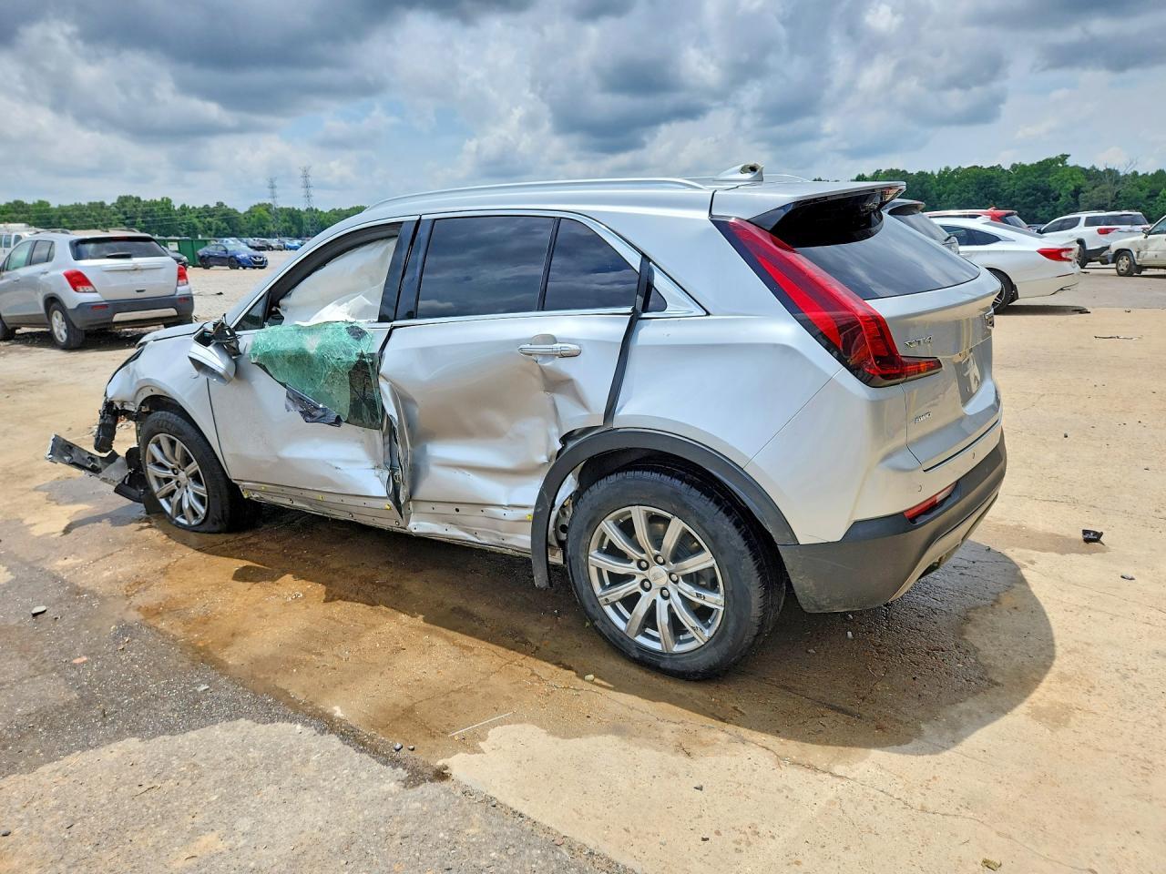 2020 Cadillac Xt4 Premium Luxury - Image 2
