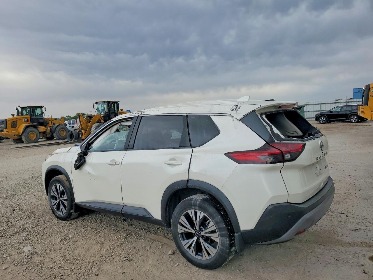 2022 Nissan Rogue Sv - Image 2