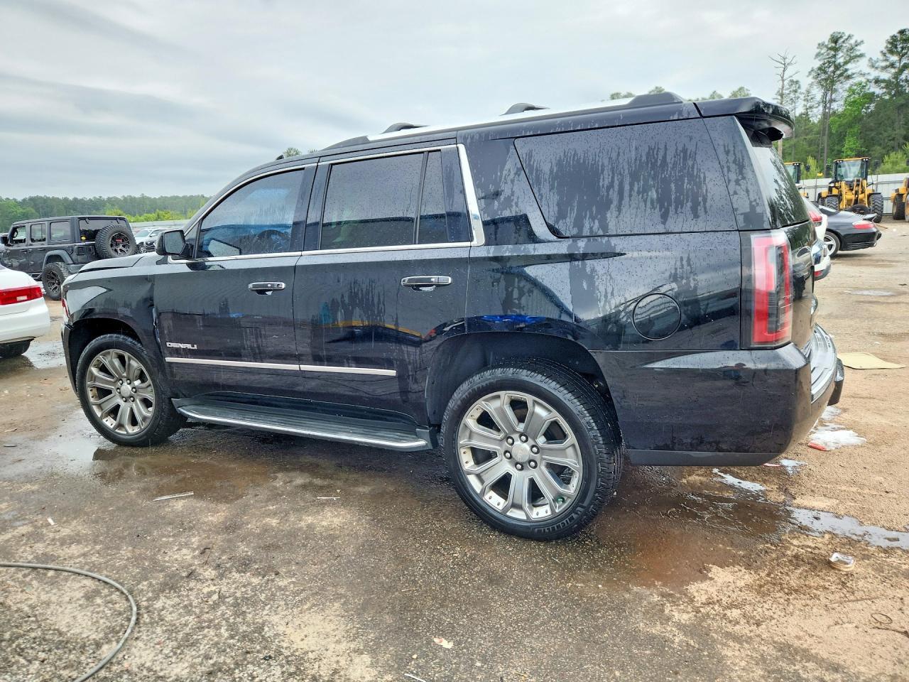 2015 GMC Yukon Denali - Image 2