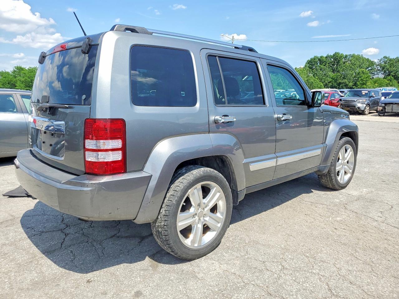 2012 Jeep Liberty Jet - Фото 3