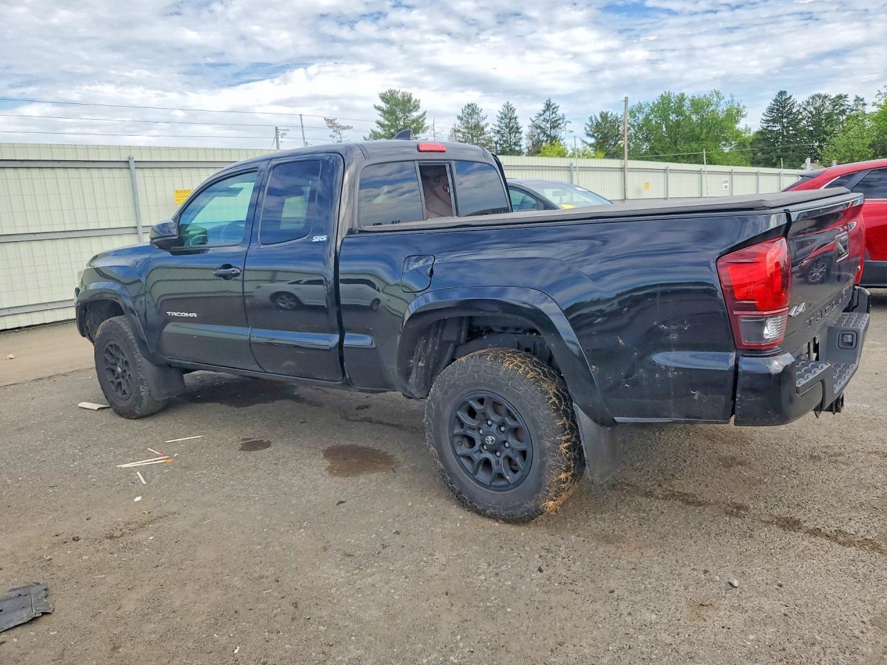 2022 Toyota Tacoma Sr5 V6 - Image 2