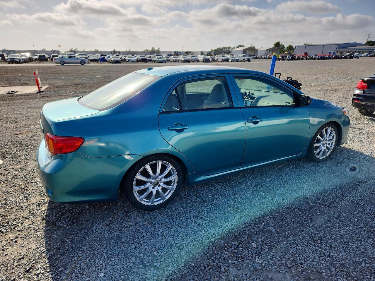 2010 Toyota Corolla Base - Фото 3