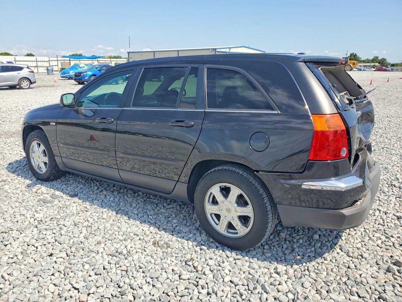 2006 Chrysler Pacifica Touring - Image 2