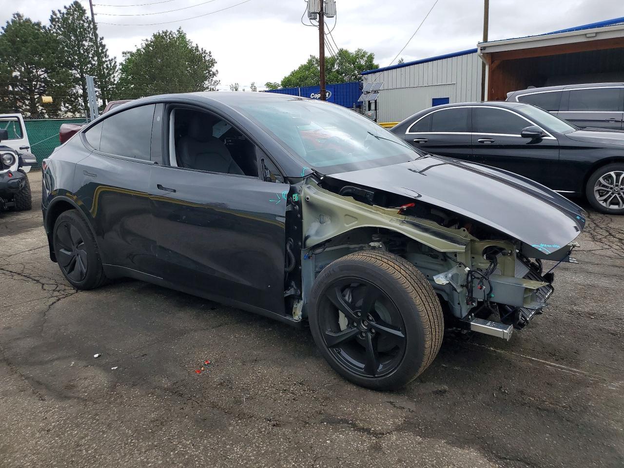 2026 Tesla Model Y - Фото 4
