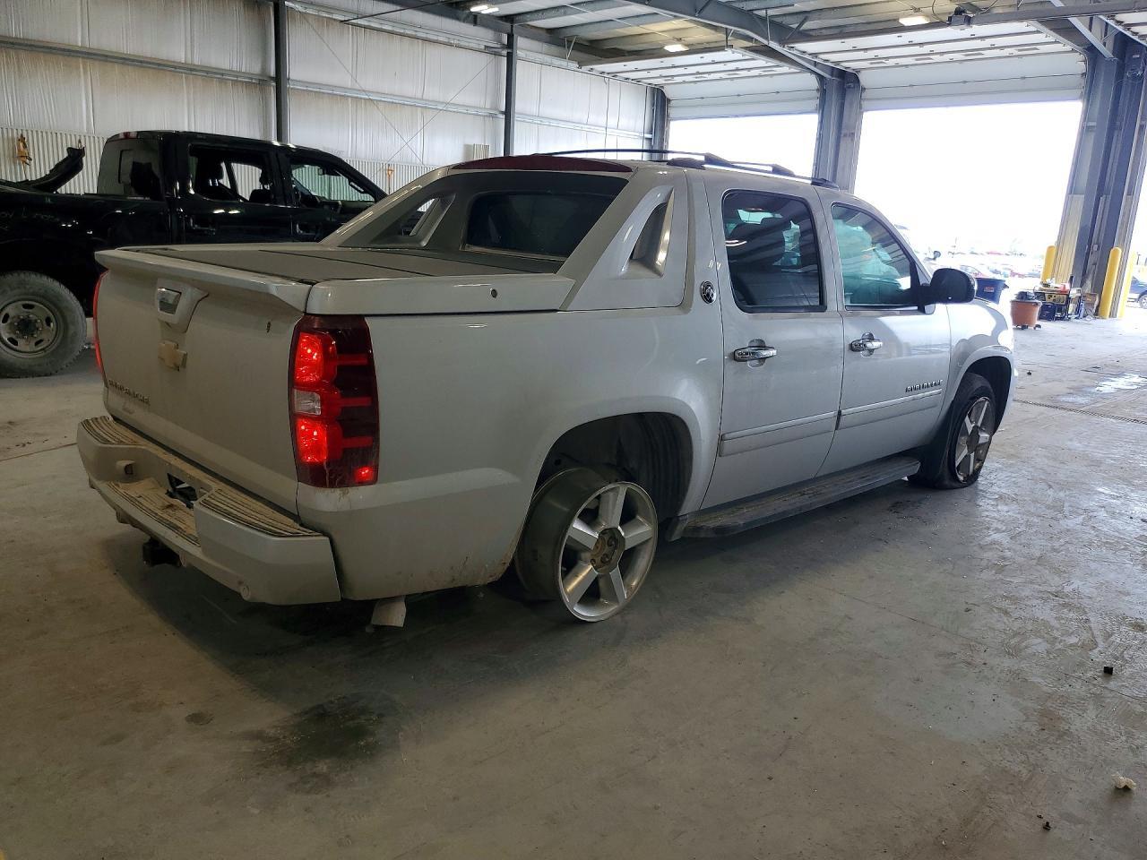 2013 Chevrolet Avalanche Ltz - Фото 3