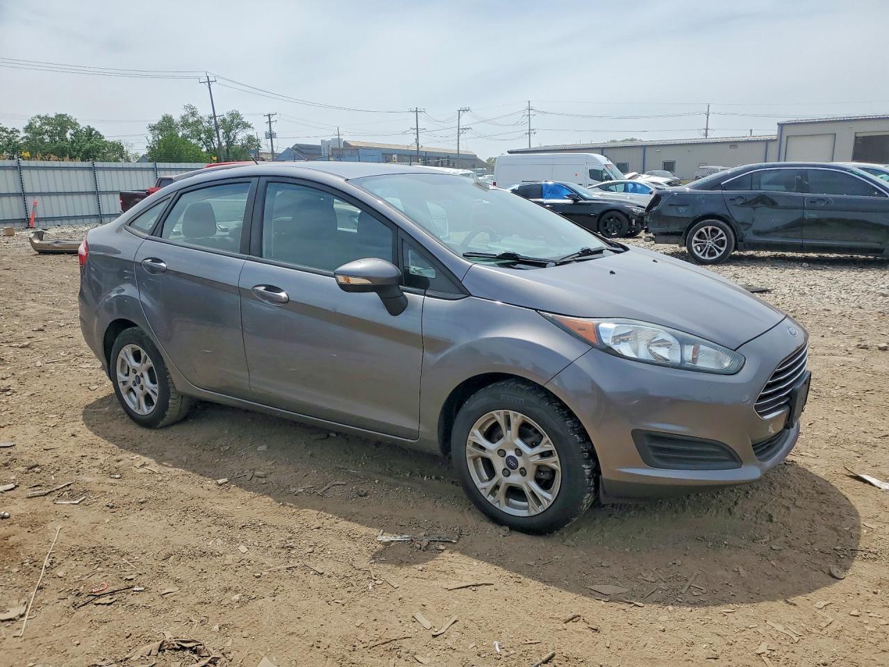 2014 Ford Fiesta Se - Фото 4