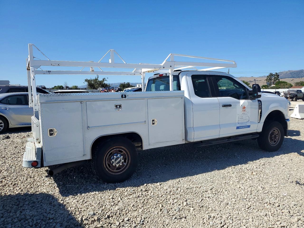 2023 Ford F250 Super Duty - Фото 3