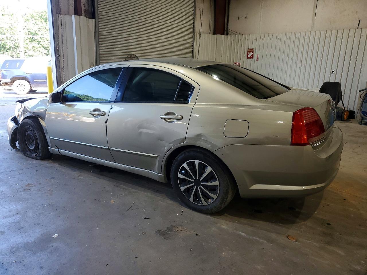 2004 Mitsubishi Galant Es Medium - Image 2