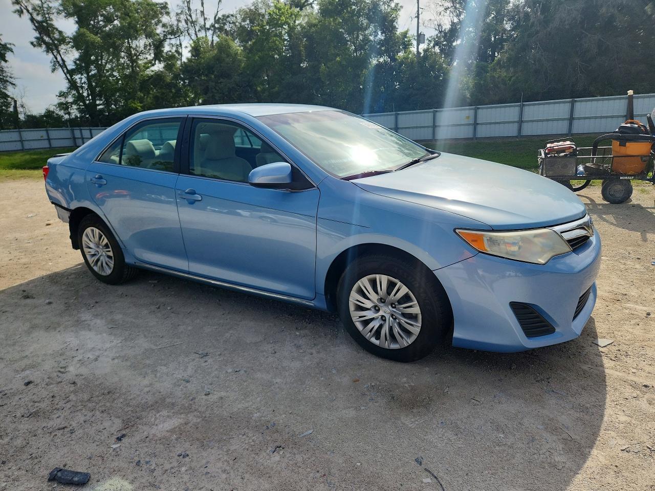 2012 Toyota Camry Le - Фото 4