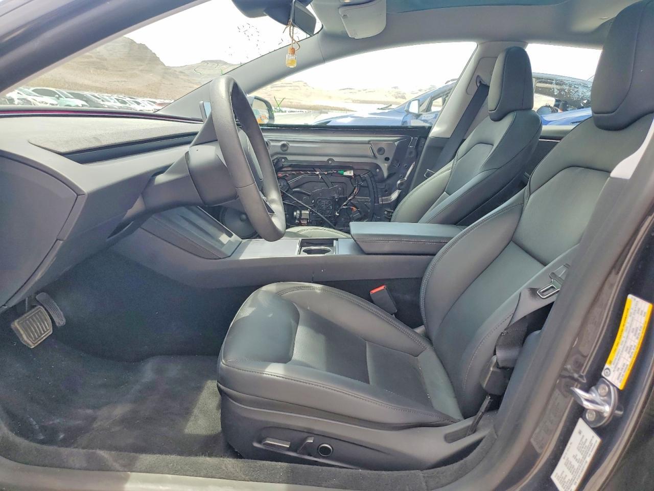 2025 Tesla Model 3 - Фото 7