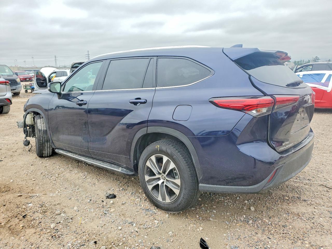 2021 Toyota Highlander Xle - Фото 2