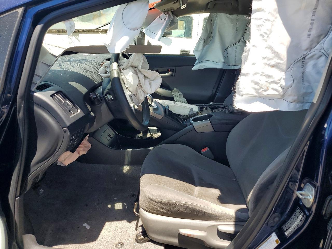 2014 Toyota Prius Three - Image 7