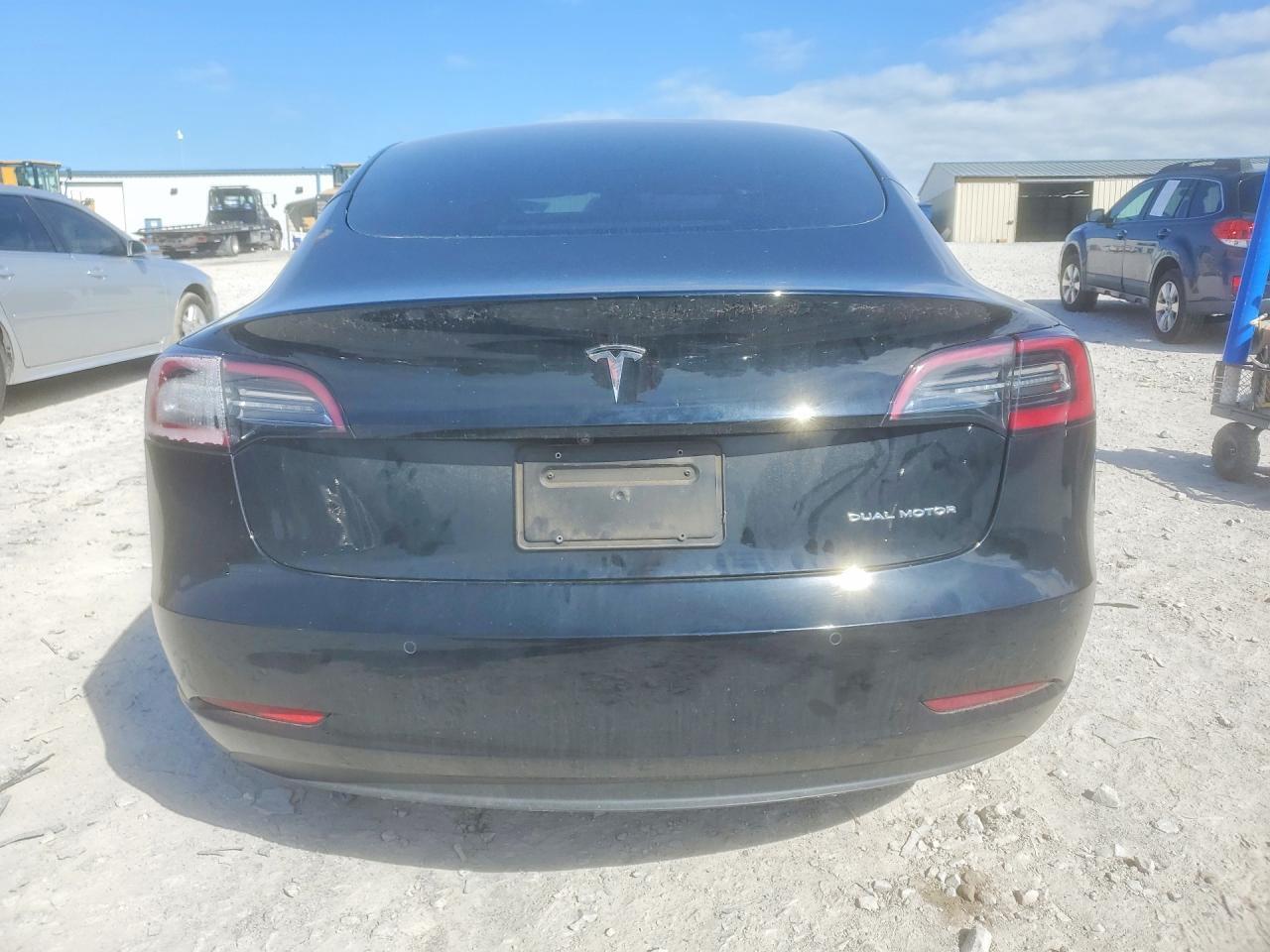 2022 Tesla Model 3 - Фото 6