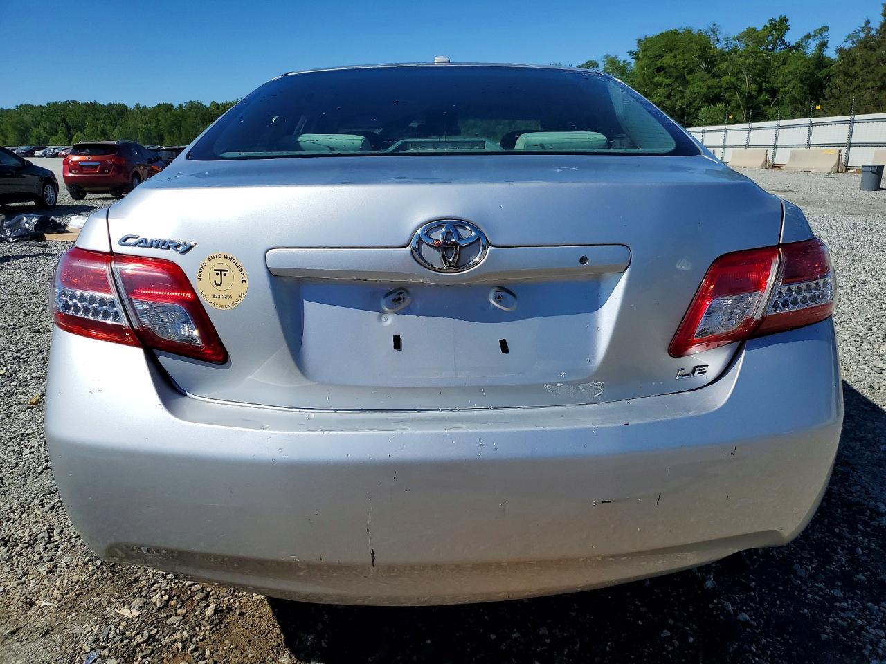 2011 Toyota Camry Le - Фото 6